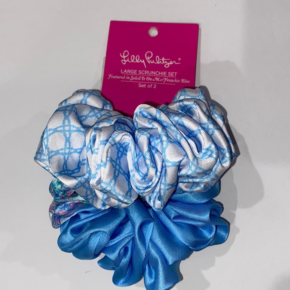 NWT  Lilly Pulitzer scrunchie set of two giving your day just got prettier💕